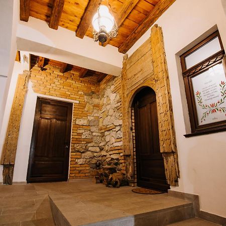 Molnos Kuria Pension Corund  Extérieur photo