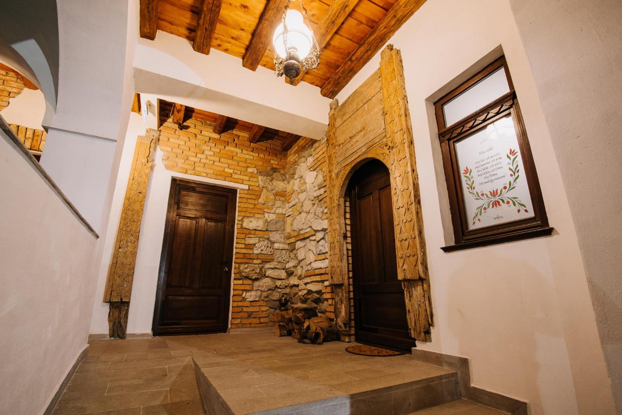 Molnos Kuria Pension Corund  Extérieur photo