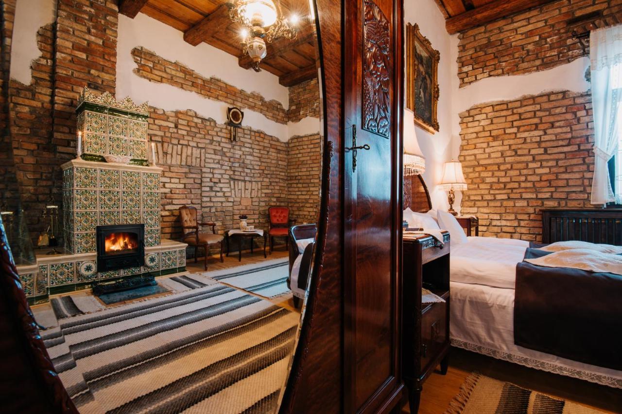 Molnos Kuria Pension Corund  Extérieur photo