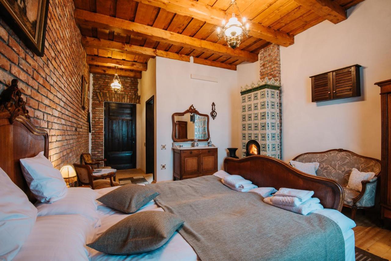 Molnos Kuria Pension Corund  Extérieur photo