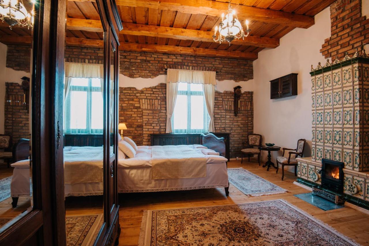 Molnos Kuria Pension Corund  Extérieur photo