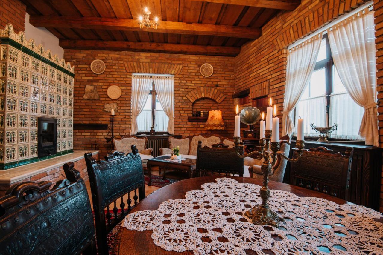 Molnos Kuria Pension Corund  Extérieur photo