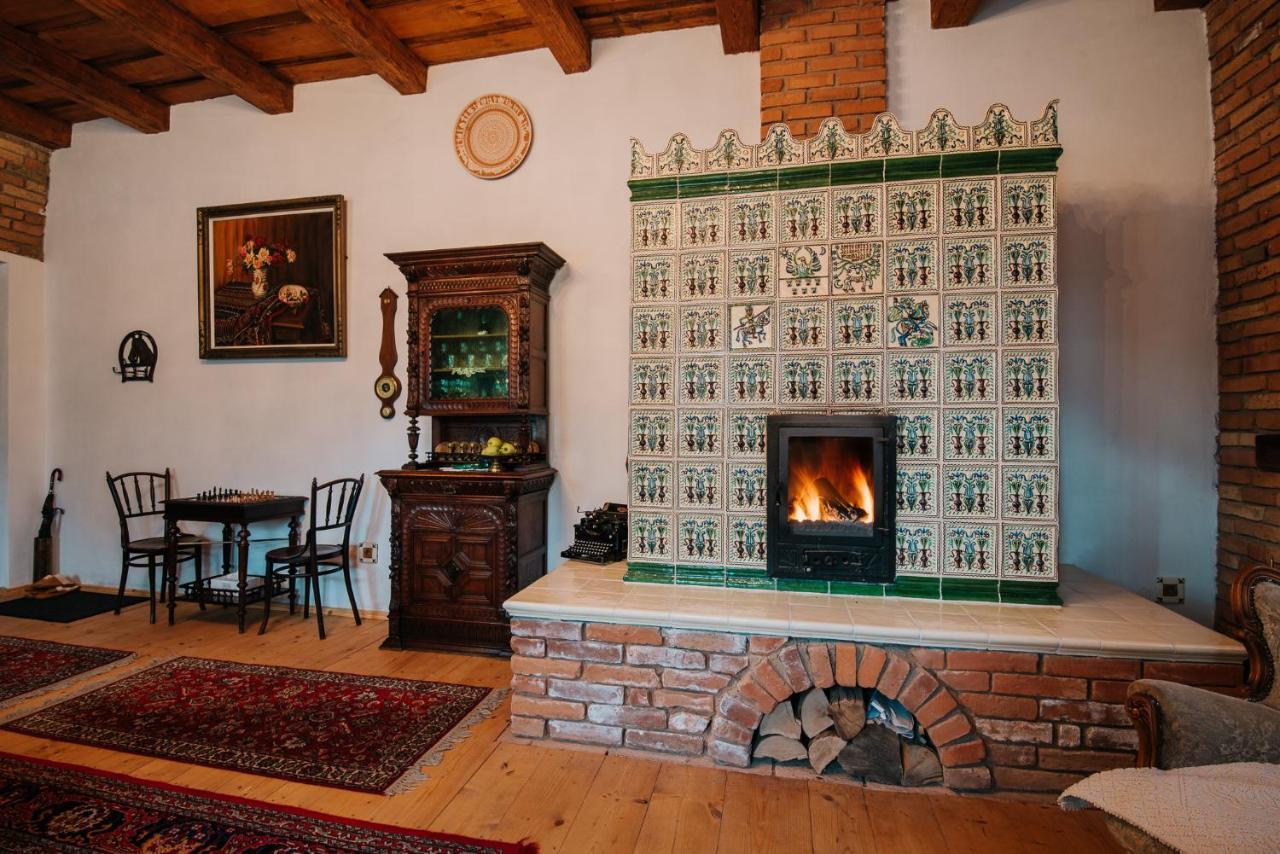 Molnos Kuria Pension Corund  Extérieur photo